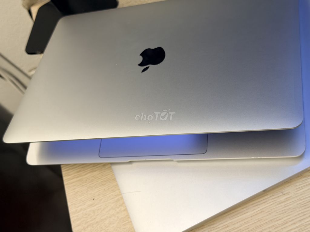 Apple Macbook Air 2020 i3 13 inch 8GB/256GB Bạc. Mua bán Laptop tại Quận Ba Đình Hà Nội được đăng bởi Nguyen  hình 1