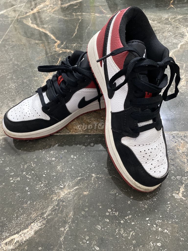Giày thể thao Nike Đen, trắng, đỏ Tốt. Mua bán Giày dép tại Thành phố Biên Hòa Đồng Nai được đăng bởi Vũ Anh Dũng hình 1