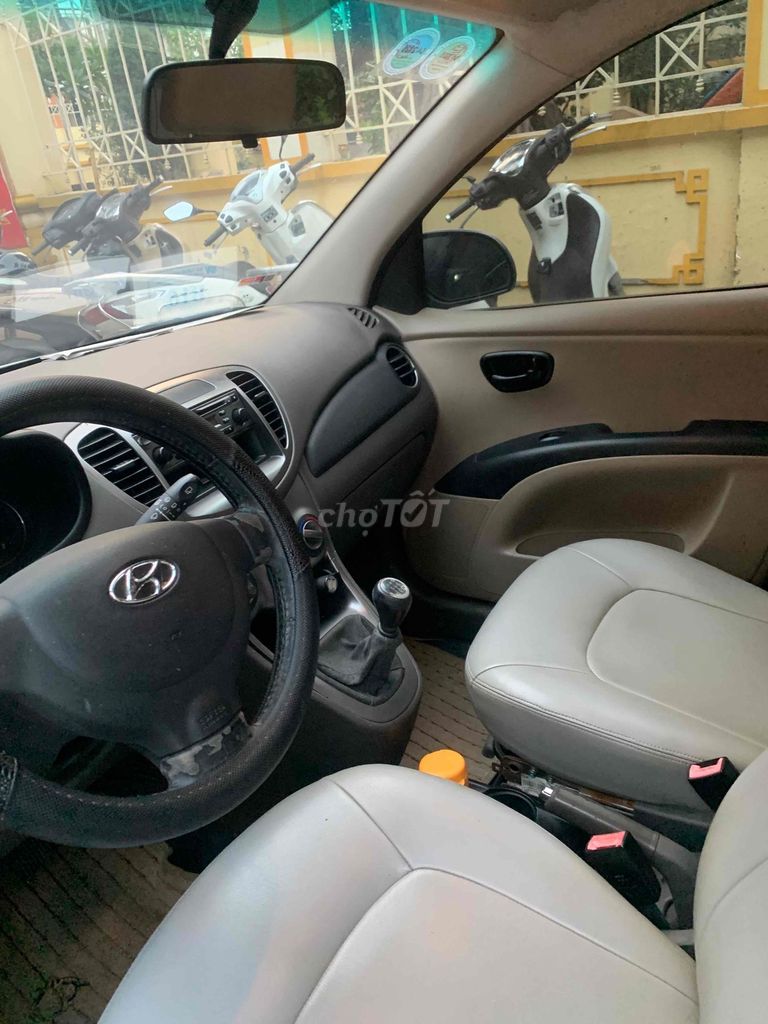 Hyundai  i10 2011 - 99300 km. Mua bán Ô tô tại Quận Hoàng Mai Hà Nội được đăng bởi Chị Diệp  hình 4