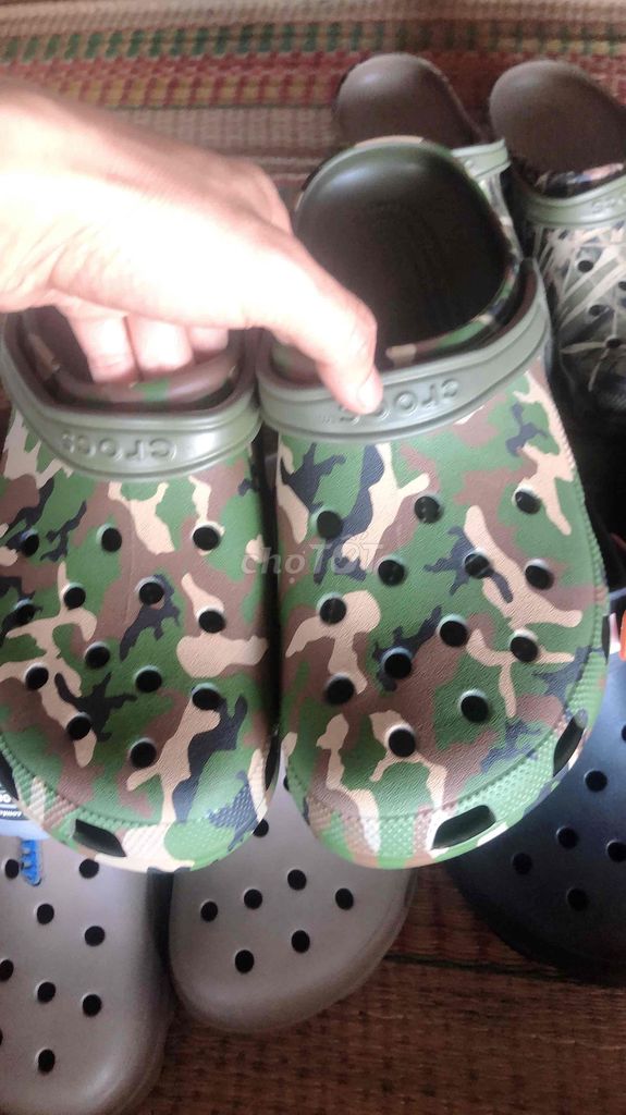 Dép Crocs Unisex Size 44-47 Nhiều màu. Mua bán Giày dép tại Quận Gò Vấp Tp Hồ Chí Minh được đăng bởi Vodinhcuong hình 1