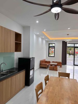 Nhà phố view công viên 4PN, 5 máy lạnh