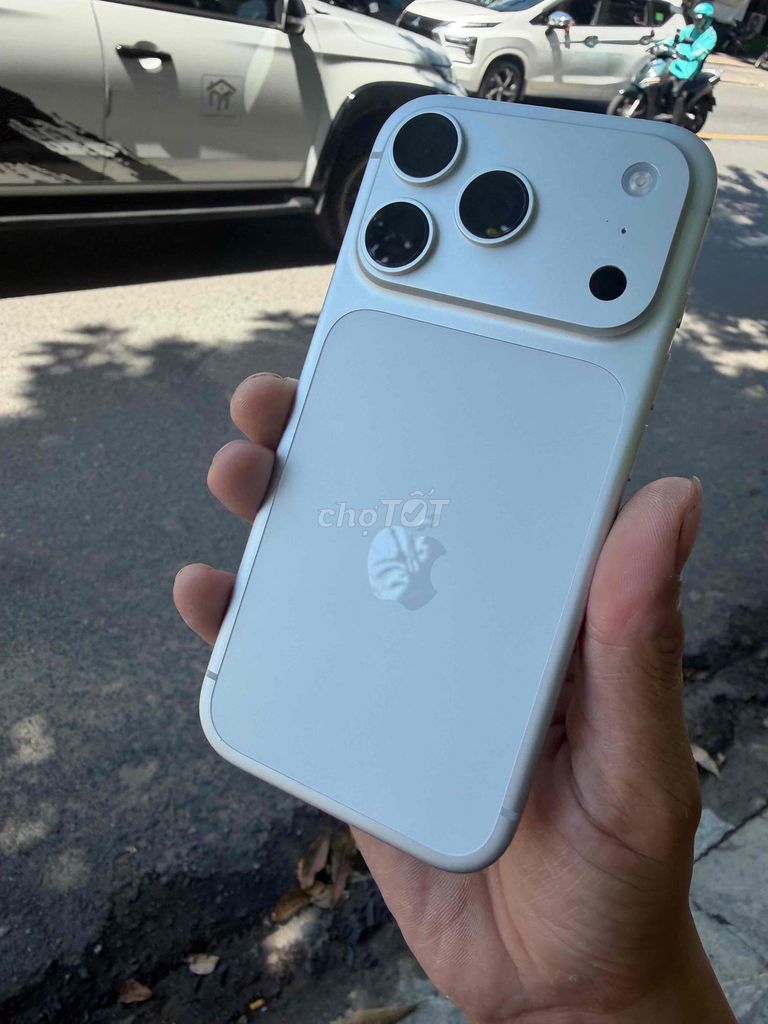 Apple iPhone 17 Pro Bạc Như mới. Mua bán Điện thoại tại Quận Hải Châu Đà Nẵng được đăng bởi TH hình 1