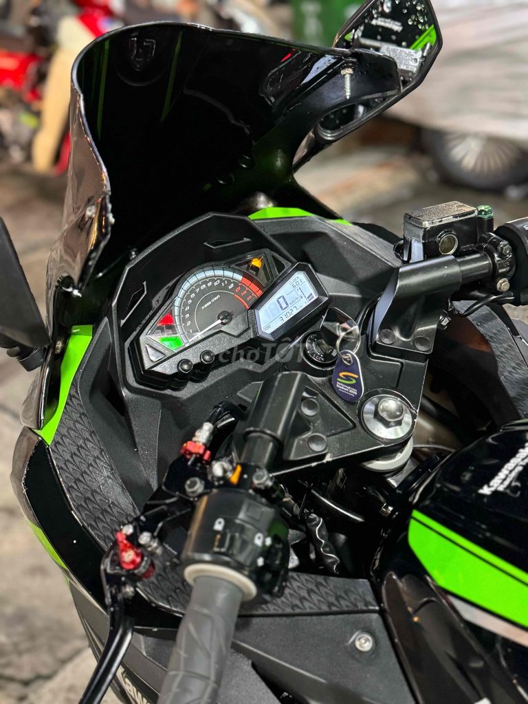 Cần bán Kawasaki Ninja 300 Abs 2017 Biển SG 9 chủ. Mua bán Xe máy tại Quận Bình Tân Tp Hồ Chí Minh được đăng bởi Việt Motor Bình Tân hình 5