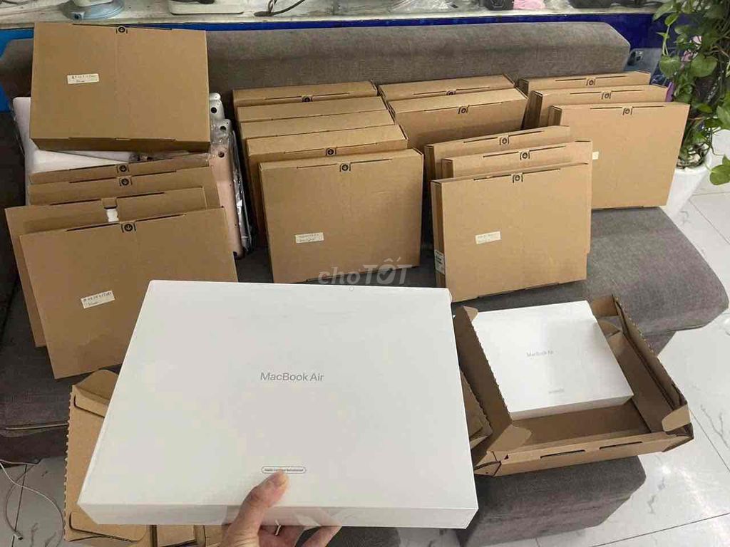 Macbook Air 2022 - M1 ,Ram 8G/ 256 new sale mã LLA