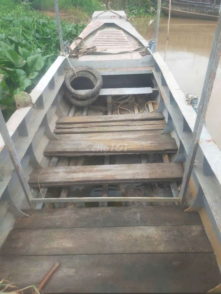 Thuyền sắt máy thủy. Mua bán Phương tiện khác tại Huyện Châu Thành Bến Tre được đăng bởi Nhan tran hình 2