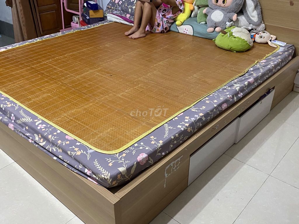 Giường Gỗ ép 1m8x2m Nâu. Mua bán Giường, chăn ga gối nệm tại Quận Ngũ Hành Sơn Đà Nẵng được đăng bởi Phan Hoàng Lâm Trúc hình 1