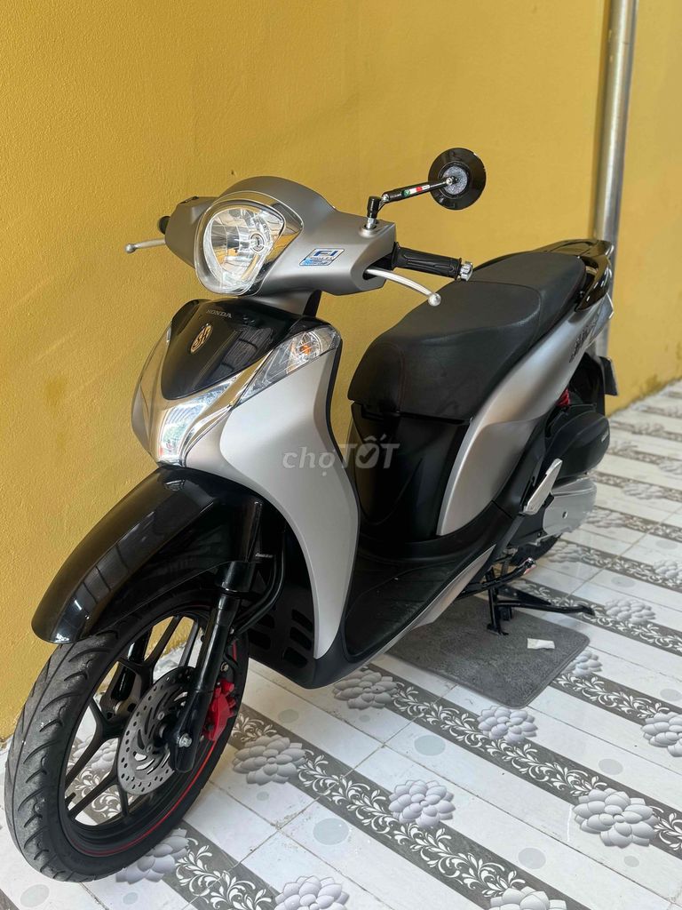 Honda SH Mode 2018 Xám lông chuột. Mua bán Xe máy tại Quận Sơn Trà Đà Nẵng được đăng bởi Minh Dũng bán trả góp 136 vân đồn  hình 2
