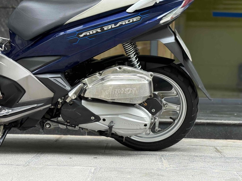Honda Air blade 125 2017 đèn led 29B1-650.50. Mua bán Xe máy tại Quận Ba Đình Hà Nội được đăng bởi Xe Máy Nam Thi hình 6