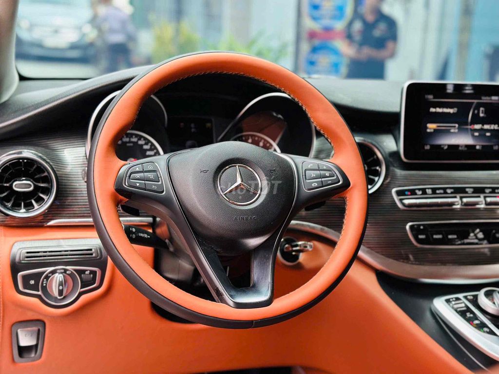 Mercedes Benz V Class 2020 V250 Luxury - 58000 km. Mua bán Ô tô tại Quận 8 Tp Hồ Chí Minh được đăng bởi Hồng Phúc hình 3