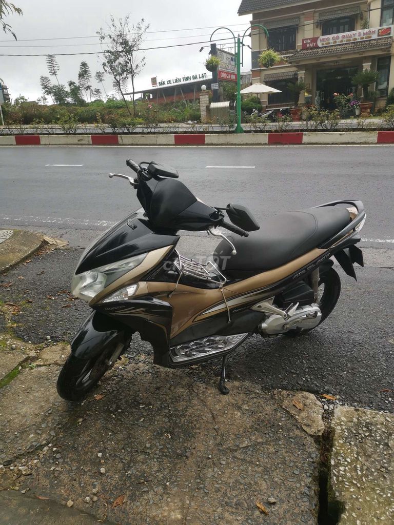 Скутер Honda Air Blade FI, черный золотой