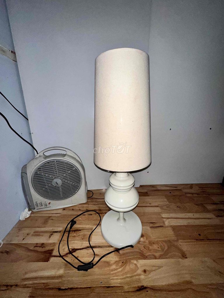 Đèn ngủ để bàn chụp vải thân gốm cổ điển. Mua bán Đèn tại Quận Gò Vấp Tp Hồ Chí Minh được đăng bởi Nguyễn Hoàng Mỹ hình 1