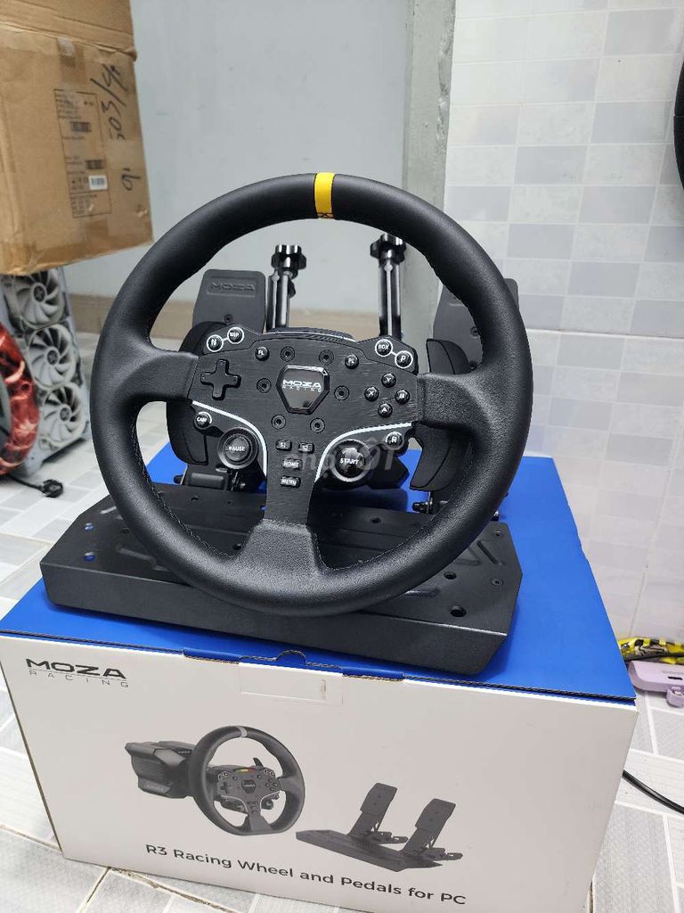 Vô lăng Moza R3 Like new (game mô phỏng tập lái). Mua bán Thiết bị chơi game tại Quận 10 Tp Hồ Chí Minh được đăng bởi Kiet Anh Nguyen hình 1