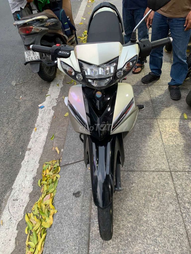 Yamaha Sirius 50cc 2022 черно-золотой 90%