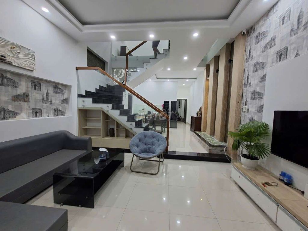 Меблированный дом с 3 спальнями на Nguyễn Xiển — фото 1