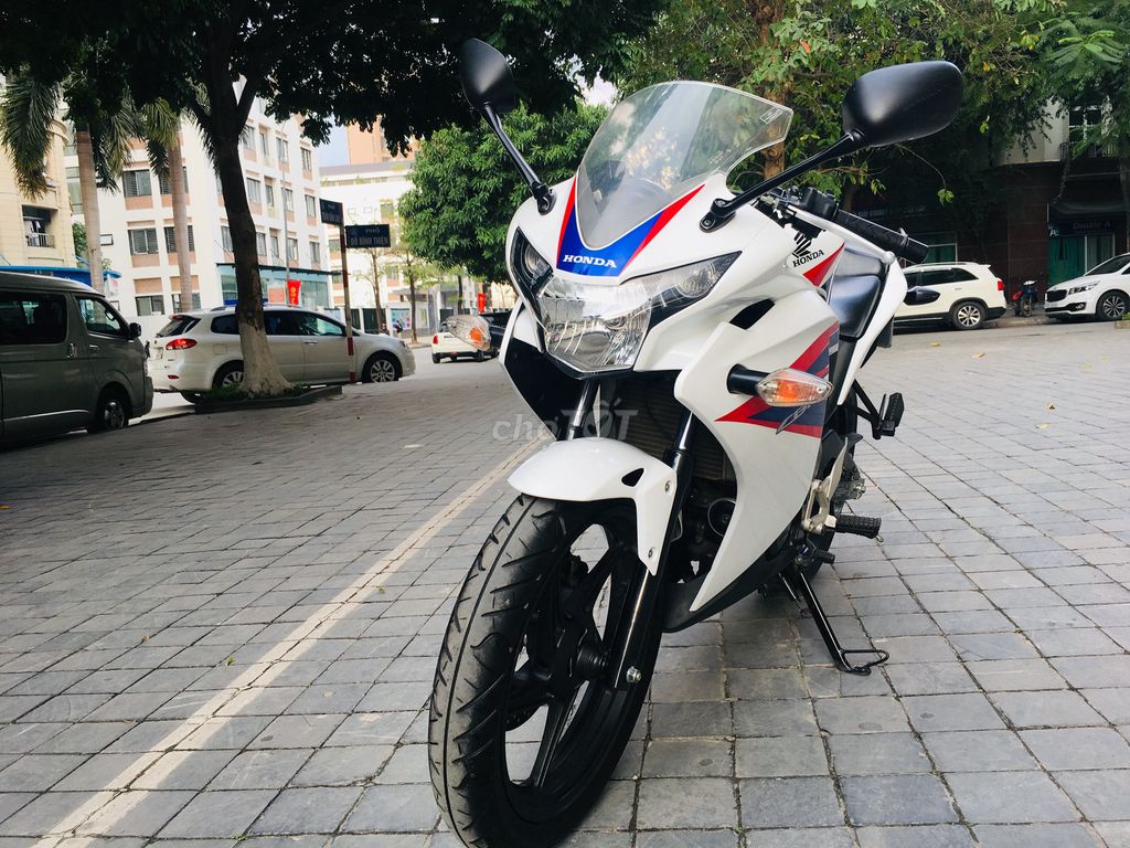 HONDA CBR 150 ĐỎ TRẮNG ĐI ÍT GIỮ GÌN CÒN ZIN ĐÉT. Mua bán Xe máy tại Quận Nam Từ Liêm Hà Nội được đăng bởi ĐỖ NHUẬN hình 5