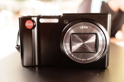 Compact Leica Vlux 40