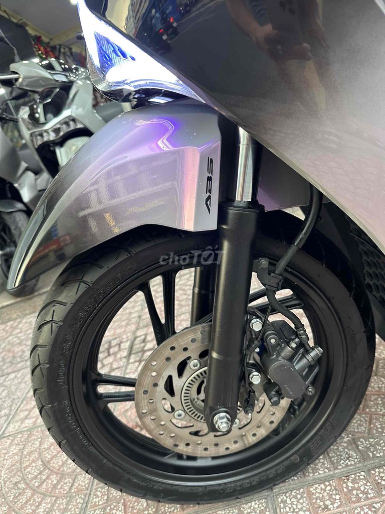 Основной владелец полносветодиодной аудиосистемы Honda SH 150i ABS 2018
