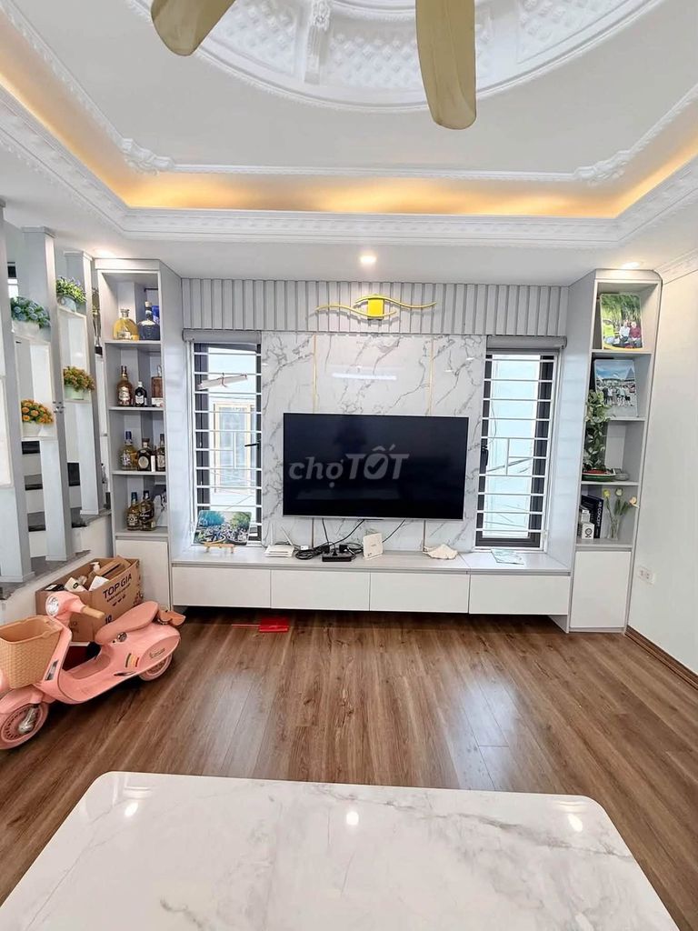 Дом в Ту Хиеп, Тхань Три, 40 м², 5 этажей, машина у входа