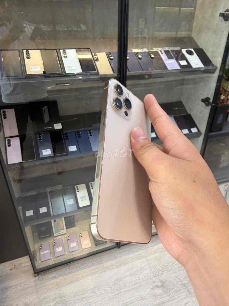 Apple iPhone 12 Pro Max 256GB Vàng Mỹ Like New. Mua bán Điện thoại tại Quận 8 Tp Hồ Chí Minh được đăng bởi TRƯỜNG MOBILE  hình 1