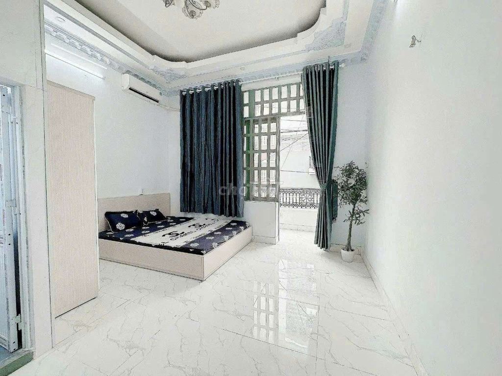 PHÒNG BAN CÔNG STUDIO TÁCH BẾP gần CV LÀNG HOA