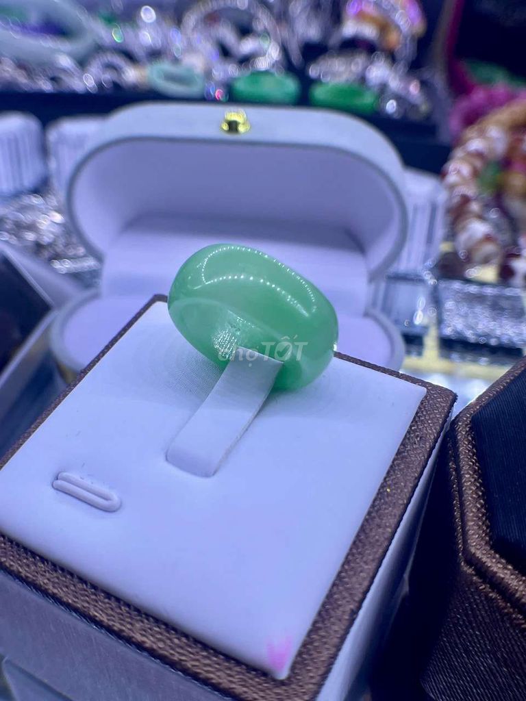 Nhẫn Cẩm thạch tự nhiên Xanh lá 8mm. Mua bán Phụ kiện thời trang khác tại Quận 7 Tp Hồ Chí Minh được đăng bởi Minh Tiến 2 hình 1