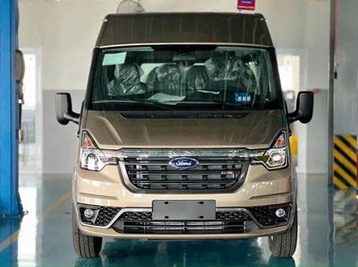 Ford Transit 2024 giảm tiền mặt tặng bảo hiểm
