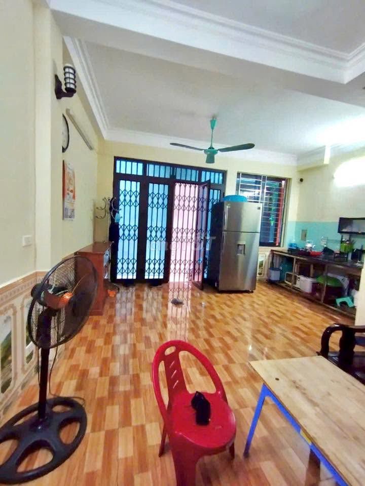 Cho thuê nhà nguyên căn 30m2 4 tầng Lĩnh Nam