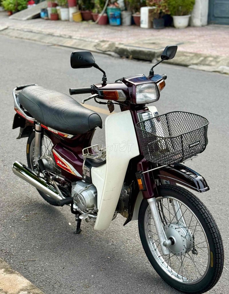 Номера автомобилей Honda Dream Thai с красной сливой
