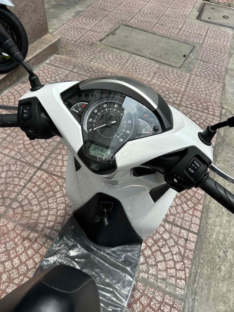 Honda SH 150i ABS 2019 Белый Серебряный Черный Хошимин С оформлением