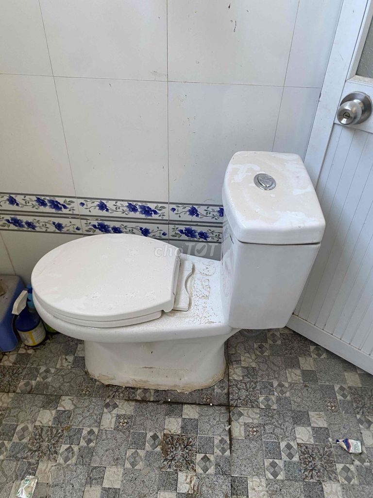 Bồn cầu sứ màu trắng. Mua bán Thiết bị vệ sinh, nhà tắm tại Huyện Trảng Bom Đồng Nai được đăng bởi Đoàn Văn hình 1