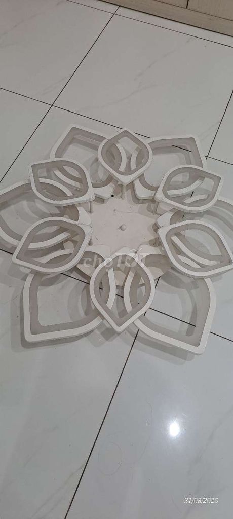 Đèn trần Trắng đã sử dụng. Mua bán Đèn tại Quận Tây Hồ Hà Nội được đăng bởi Hà hình 1