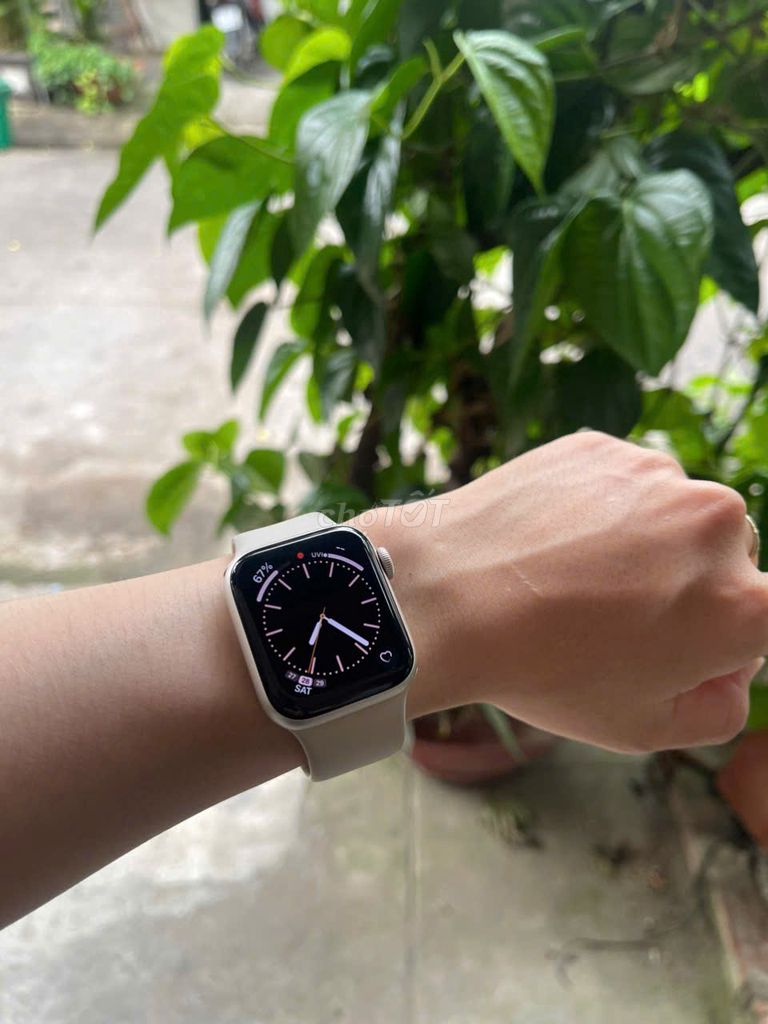 Apple Watch SE 2 41mm Light Star. Mua bán Thiết bị đeo thông minh tại Quận Liên Chiểu Đà Nẵng được đăng bởi Oanh Nguyễn Huỳnh Thục hình 1