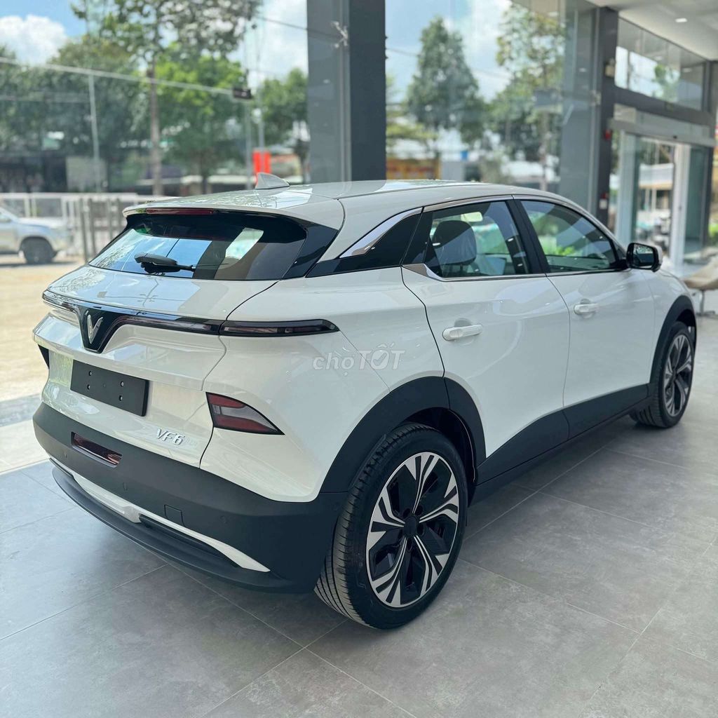 Vinfast VF6 ưu đãi ngập tràn, hỗ trợ trả góp 80%. Mua bán Ô tô tại Thành phố Thủ Dầu Một Bình Dương được đăng bởi HOÀI NAM VINFAST hình 3