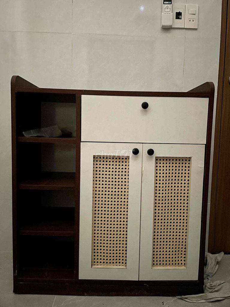 Tủ giày Gỗ Nâu Trắng Thiết kế thông minh. Mua bán Tủ, kệ gia đình tại Quận Liên Chiểu Đà Nẵng được đăng bởi Vân Hạ hình 1