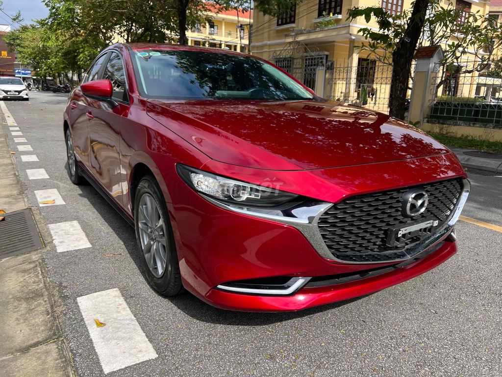 Mazda3 2023 luxury  7400km  ( HOÀNG TÀU Ô TÔ HUẾ )