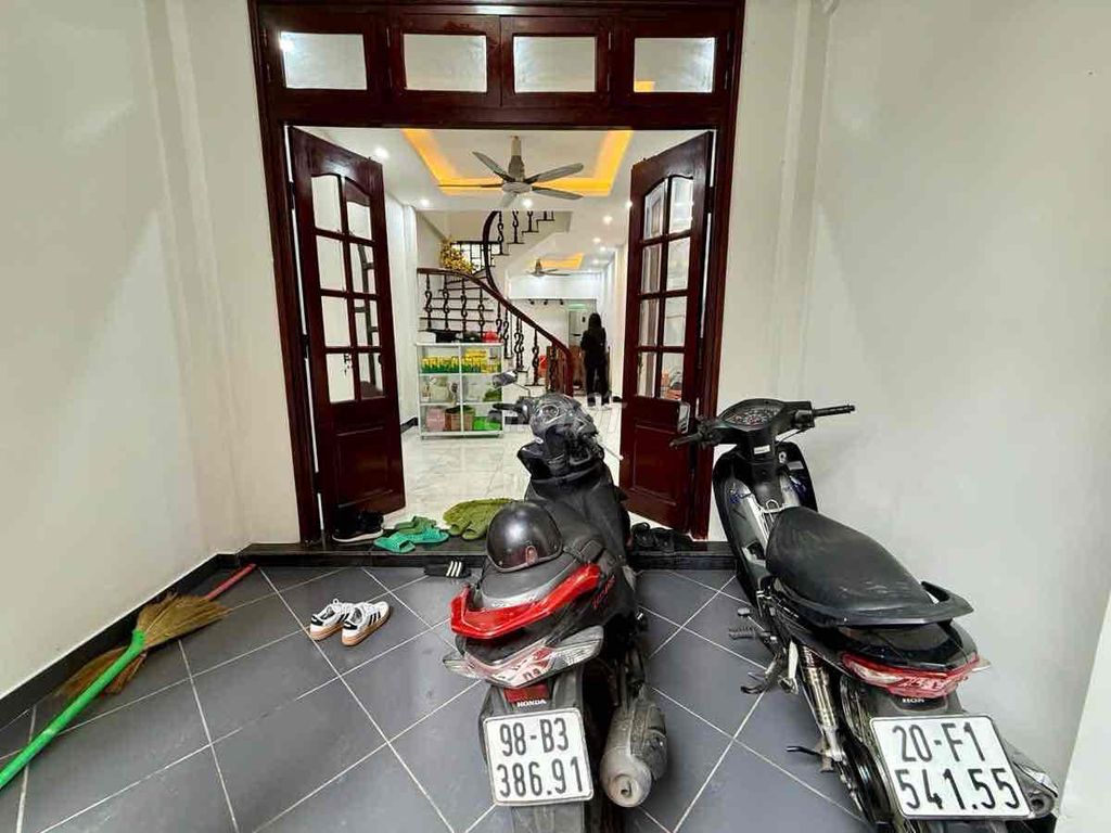 BÁN NHÀ ĐỘI CẤN - NGÕ THÔNG - KHU VỰC TRUNG TÂM - MỚI ĐẸP. Mua bán nhà ở tại Quận Ba Đình Hà Nội được đăng bởi Nguyễn Hiền Land hình 2