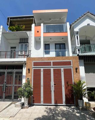 NHÀ 3 TẦNG FULL NT NGAY VINHOME NGUYỄN XIỂN Q9