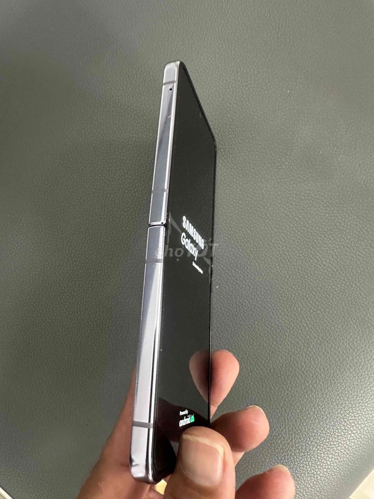 Galaxy Z Flip 4 512GB Tím gluu điện thoại. Mua bán Điện thoại tại Quận Sơn Trà Đà Nẵng được đăng bởi Carom hình 1
