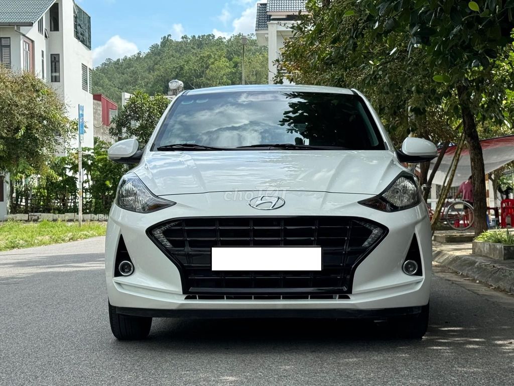 Hyundai Grand i10 2021 form mới, số sàn - Trắng