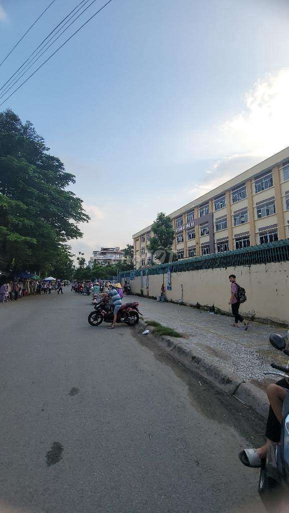 MẶT TIỀN KINH DOANH KHÔNG LỘ GIỚI ĐƯỜNG 8M LỀ 4M ĐỐI DIỆN TRƯỜNG HỌC. Mua bán nhà ở tại Quận Bình Tân Tp Hồ Chí Minh được đăng bởi TRẦN THỊ MINH PHƯỢNG hình 1