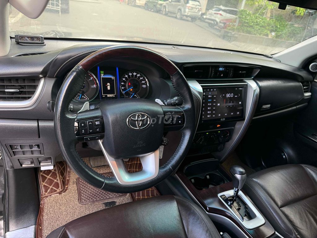 Toyota Fortuner 2019 2.4G 4x2 AT. Mua bán Ô tô tại Quận Thanh Xuân Hà Nội được đăng bởi Nguyen van Nam hình 11