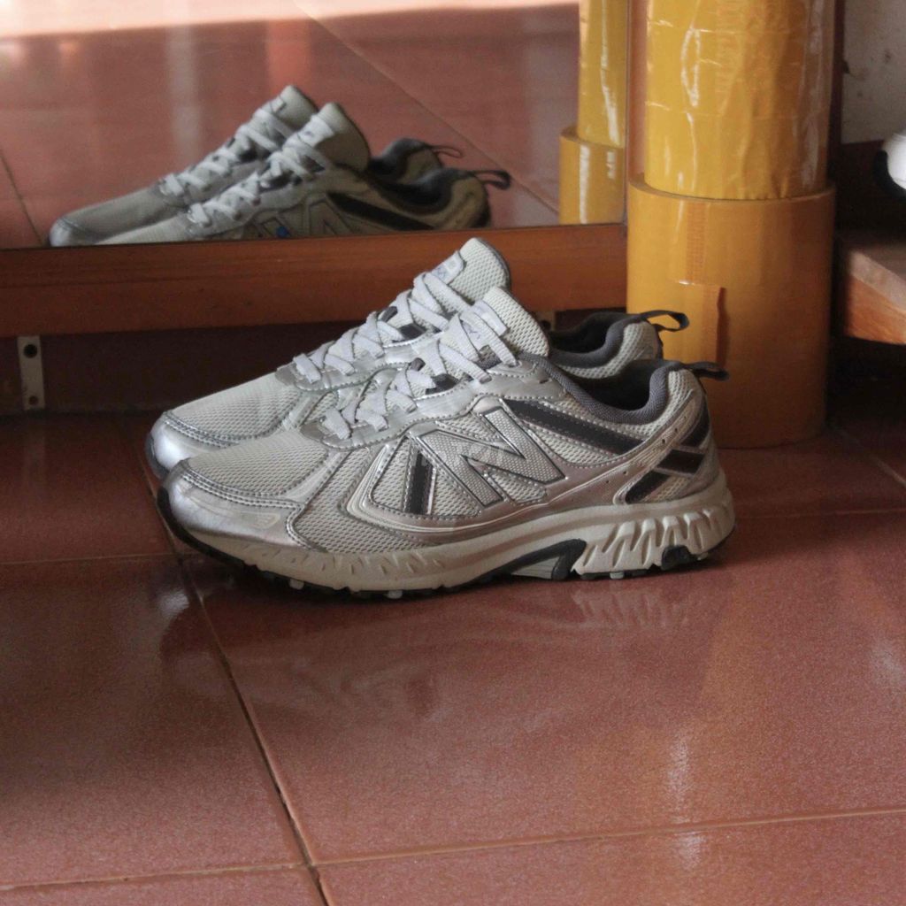 New Balance 410 Silver Black. Mua bán Giày dép tại Thành phố Pleiku Gia Lai được đăng bởi Giày Chính Hãng  hình 1