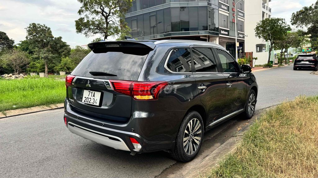Mitsubishi Outlander 2024 Premium 2.0 CVT - 18000. Mua bán Ô tô tại Thị xã Cai Lậy Tiền Giang được đăng bởi TUÂN hình 3