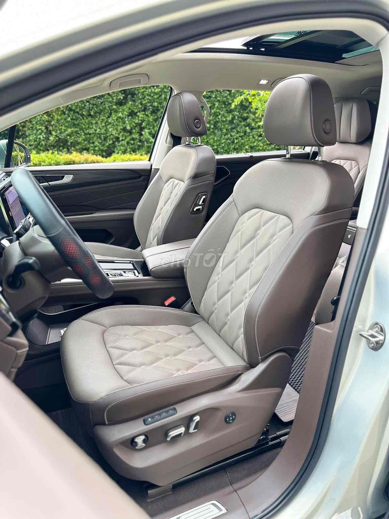 Volkswagen Viloran Luxury 2025 серебристый 10 тыс. км