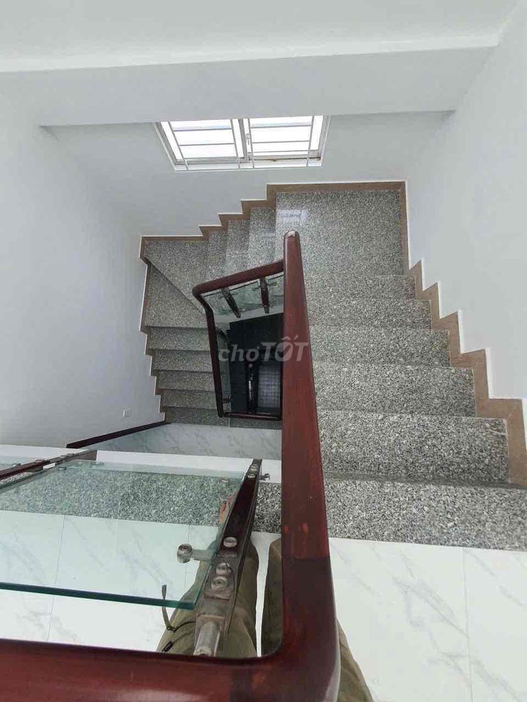 Новый дом, заезжай сразу, 3 этажа, переулок 653 Фам Тхе Хьен, P4Q8, 3.6x14 м