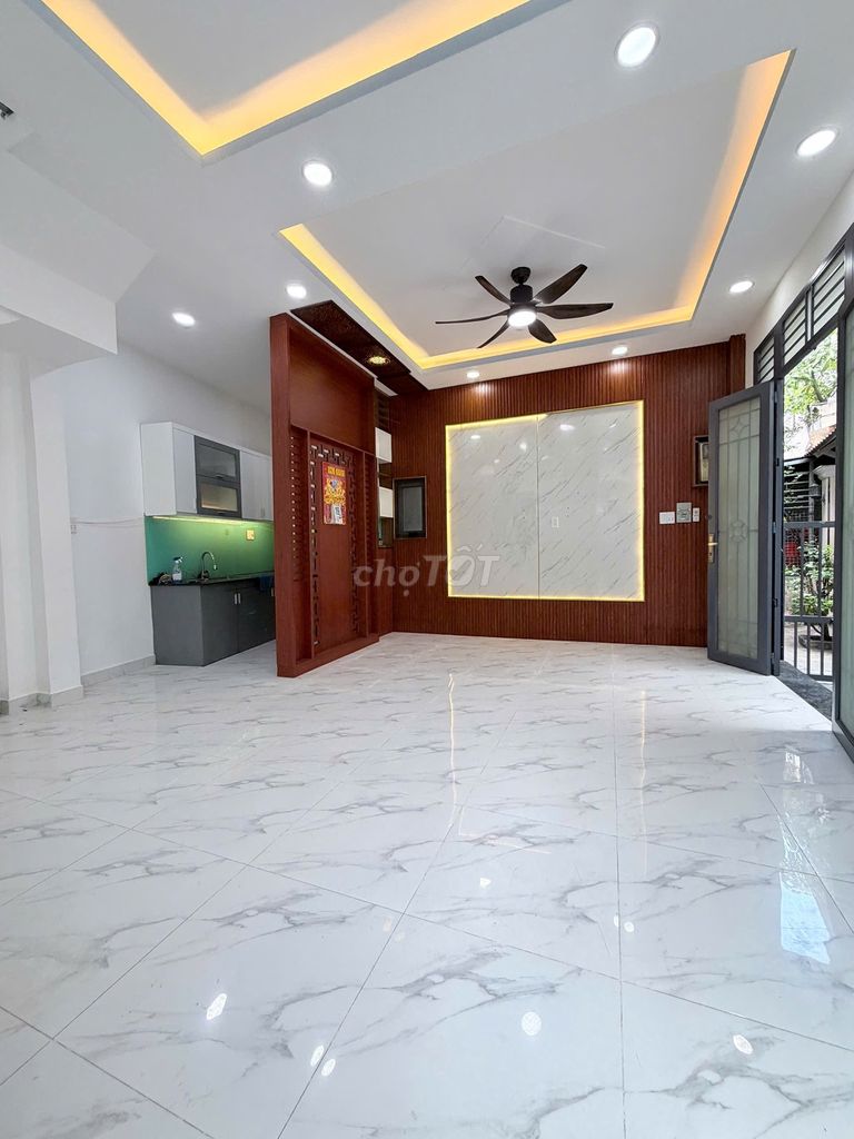 Новый дом рядом с фасадом Hung Phu P8-Q8, недалеко от моста Chit Y