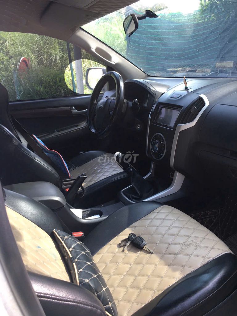 Isuzu D-Max Trắng Số sàn 5 chỗ. Mua bán Ô tô tại Thành phố Thủ Đức Tp Hồ Chí Minh được đăng bởi Pham Thi Hue hình 1