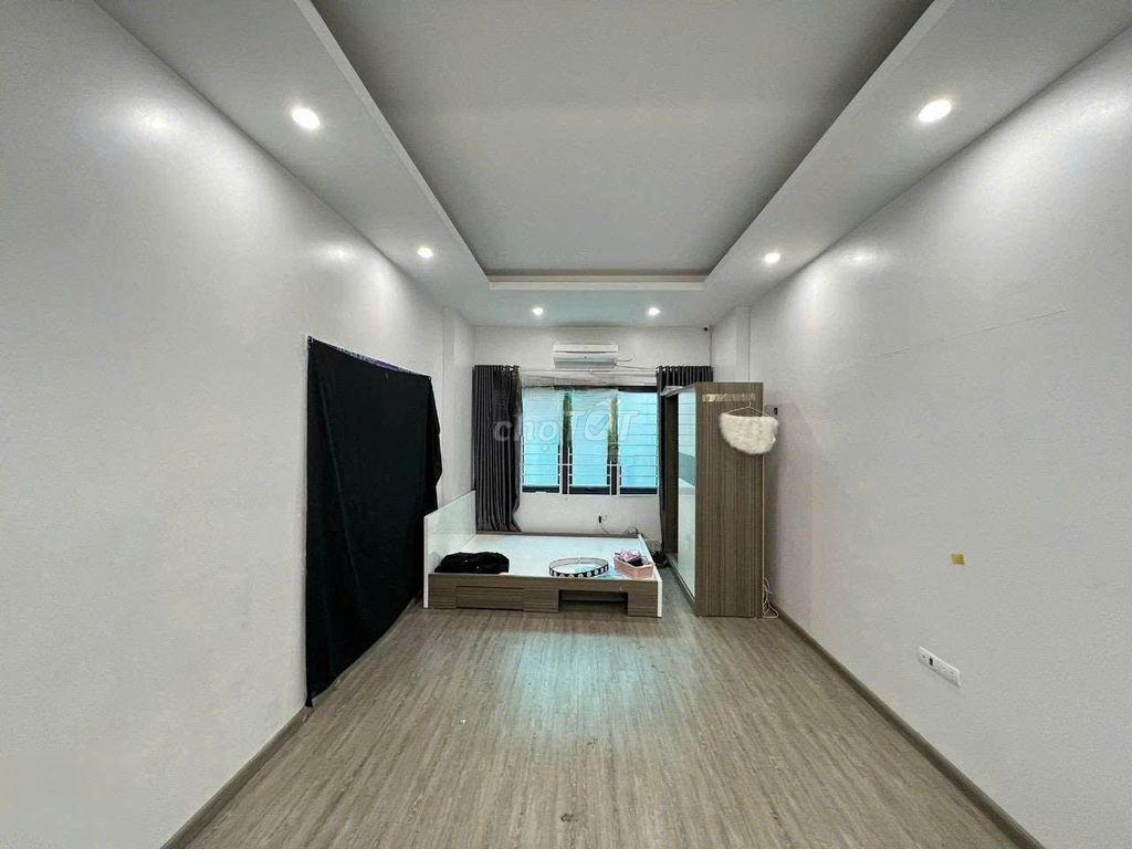 Lane 214, центральная парковка 80 м x 4 т