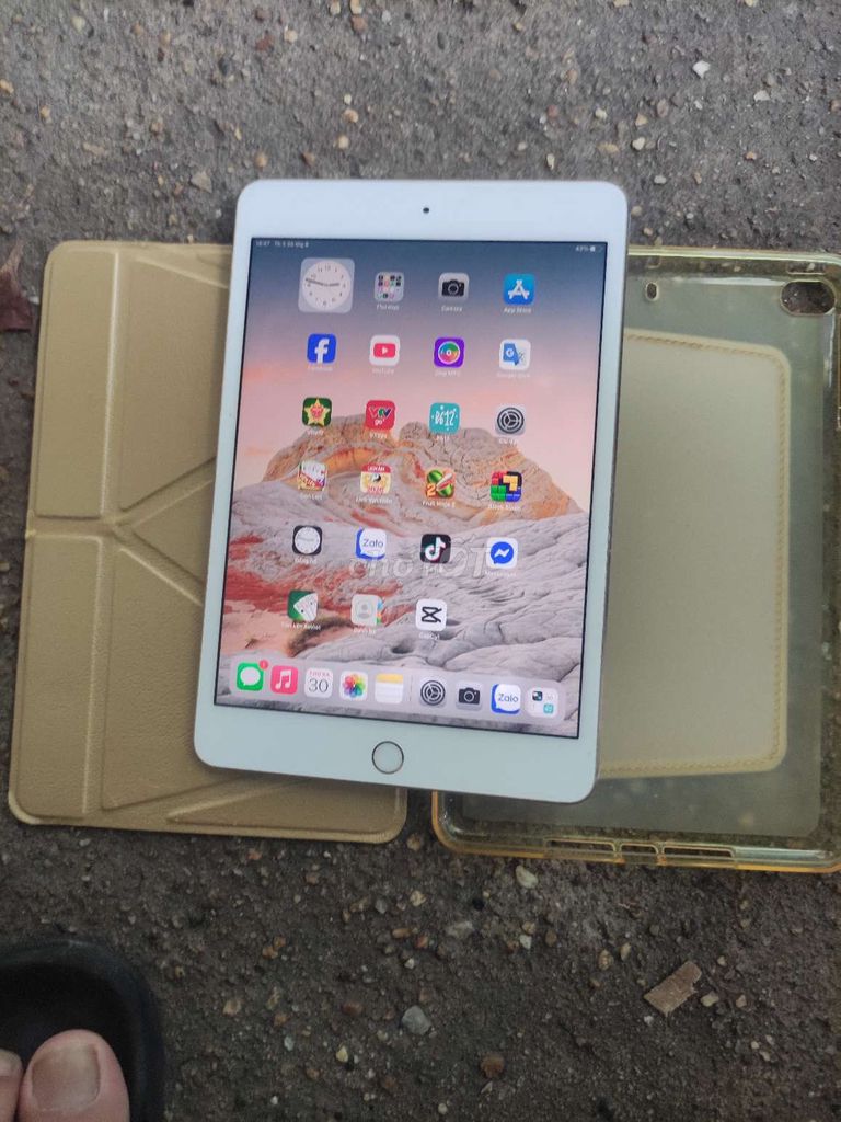 iPad Mini 4 quốc tế đẹp zin full có cả bao da. Mua bán Máy tính bảng tại Quận Cầu Giấy Hà Nội được đăng bởi Phụng hình 1