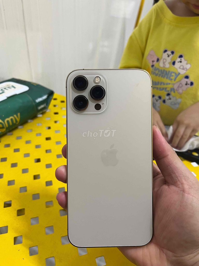 E bán IP 12Prm màu Gold quốc tế ít dùng mới tốt. Mua bán Điện thoại tại Thành phố Thủ Đức Tp Hồ Chí Minh được đăng bởi Nhu Ngoc hình 1